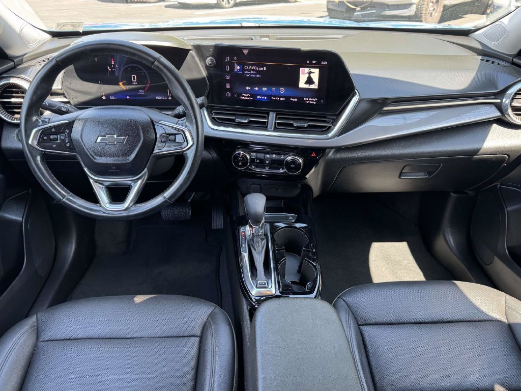 Used 2025 Chevrolet Trax ACTIV w/ Sunroof Package FWD image 2