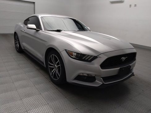 Used 2017 Ford Mustang Coupe image 13