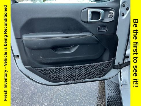 Used 2022 Jeep Wrangler Unlimited Sahara w/ Cold Weather Group image 10