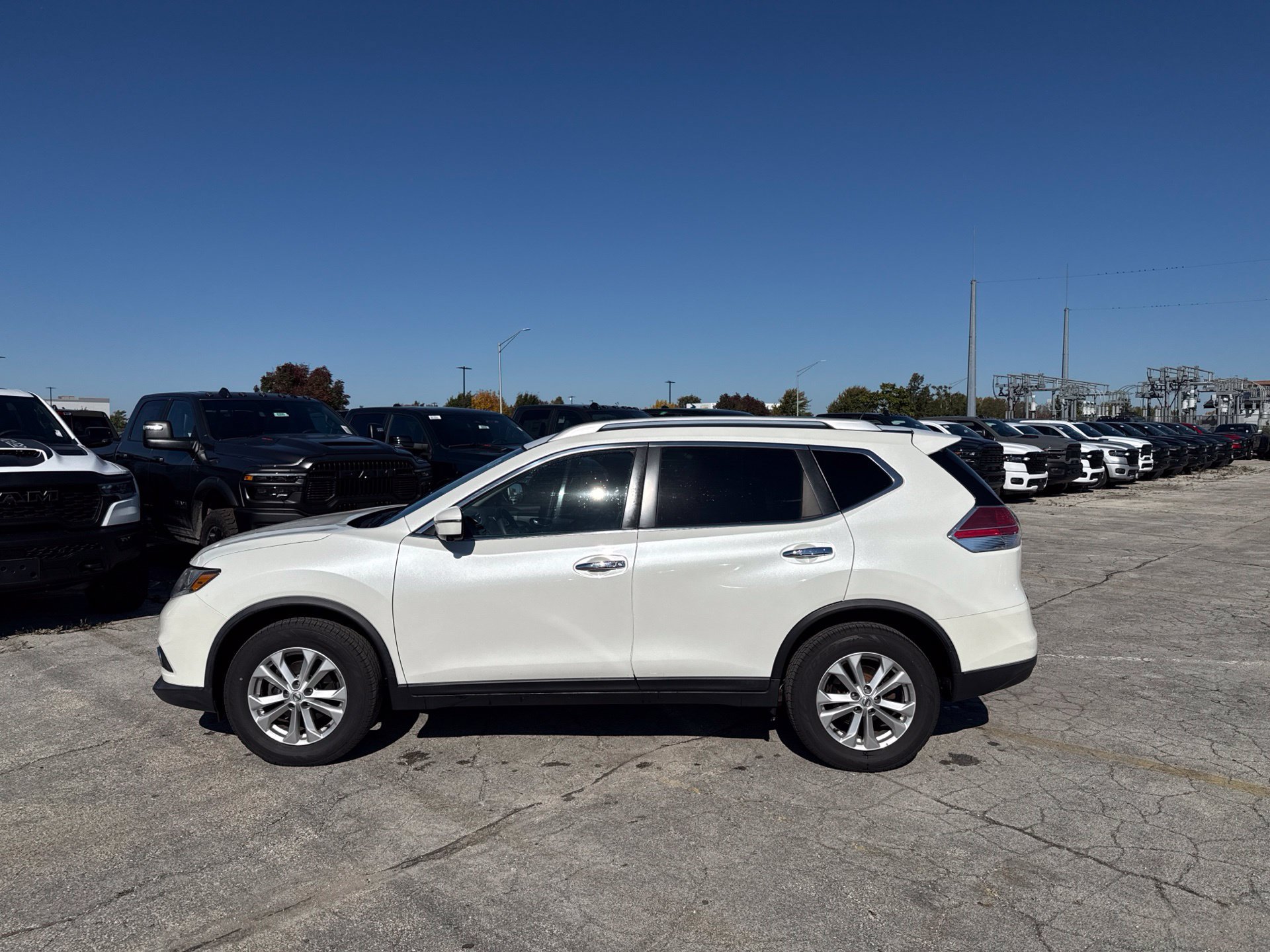 Used 2016 Nissan Rogue SV w/ SV Premium Package AWD/4WD image 11