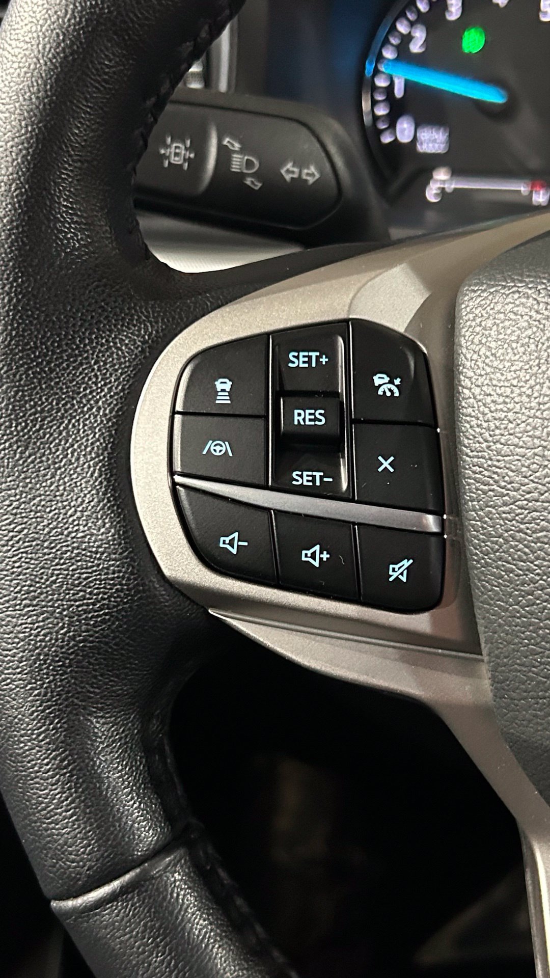 Used 2022 Ford Explorer XLT w/ Equipment Group 202A AWD/4WD image 82