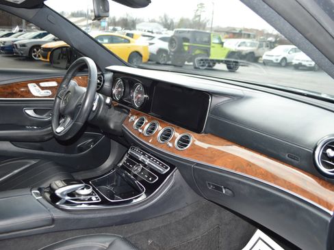 Used 2017 Mercedes-Benz E 300 4MATIC image 18
