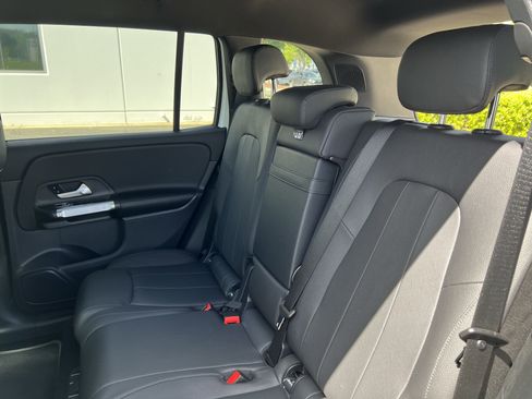 Used 2022 Mercedes-Benz GLB 250 image 33