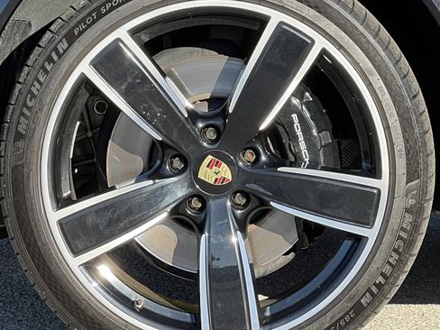 Certified 2022 Porsche Cayenne S Platinum image 13