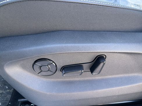 New 2026 Volkswagen Tiguan SE image 11