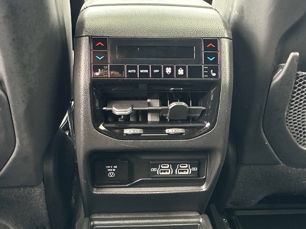 Used 2023 Jeep Grand Cherokee L Overland w/ Luxury Tech Group IV AWD/4WD image 18