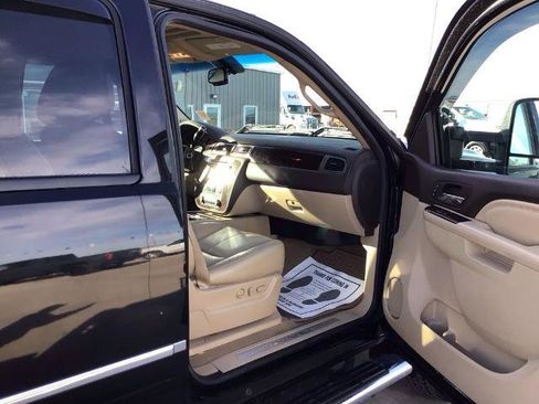 Used 2012 GMC Sierra 3500 Denali w/ Suspension Package, Off-Road AWD/4WD image 16