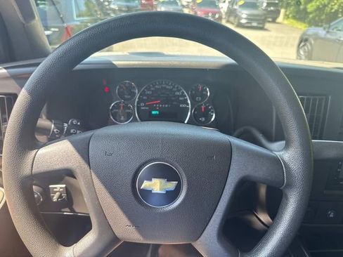 Used 2021 Chevrolet Express 2500 Extended image 21