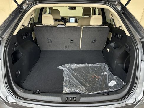New 2024 Ford Edge SE w/ Black Appearance Package image 23