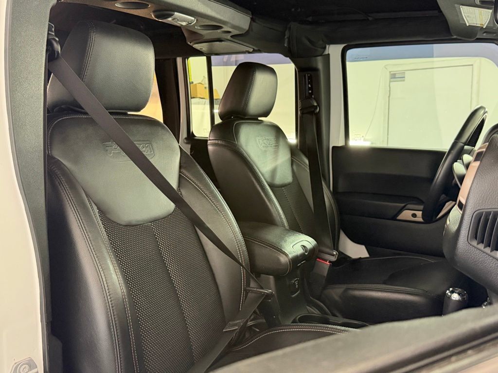 Used 2017 Jeep Wrangler Unlimited Sahara AWD/4WD image 46