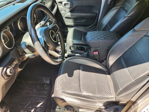 Used 2018 Jeep Wrangler Unlimited Sahara AWD/4WD image 10