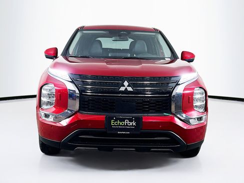 Used 2024 Mitsubishi Outlander SE image 2