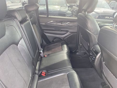 Used 2023 Jeep Grand Cherokee Altitude image 13