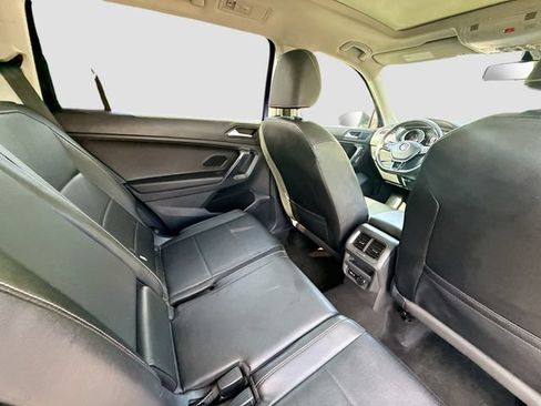 Used 2021 Volkswagen Tiguan SE w/ Panoramic Sunroof Package FWD image 25