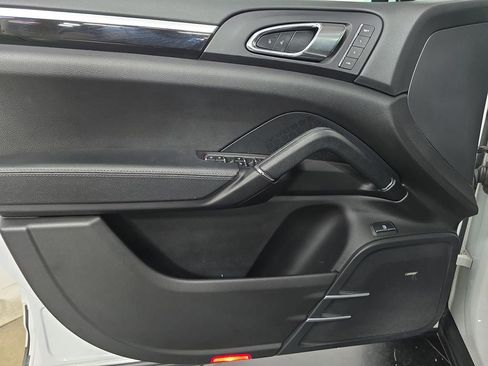 Used 2017 Porsche Cayenne S Platinum AWD/4WD image 22
