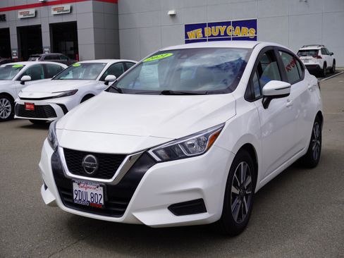 Used 2021 Nissan Versa SV FWD image 7