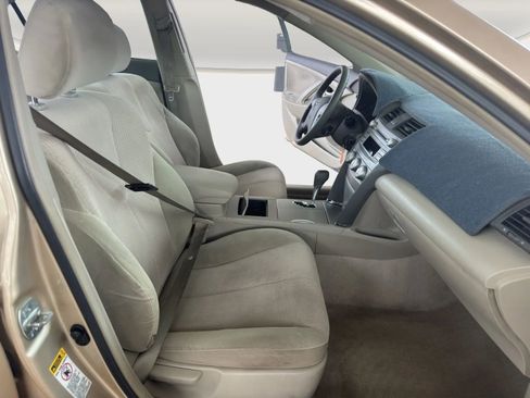 Used 2010 Toyota Camry LE image 18