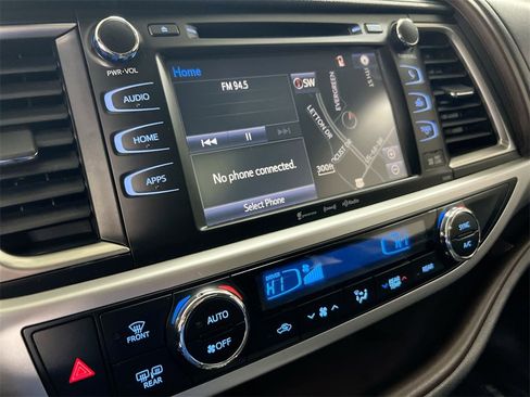 Used 2019 Toyota Highlander XLE image 13