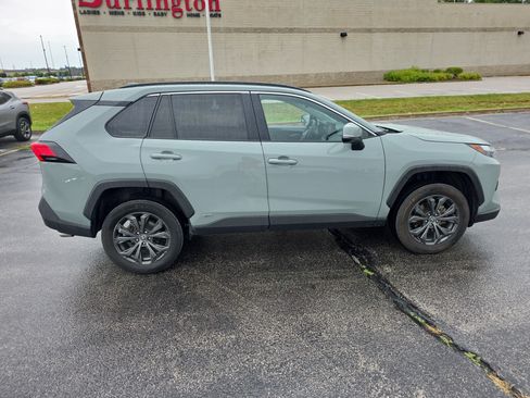 Used 2022 Toyota RAV4 XLE Premium AWD/4WD image 2