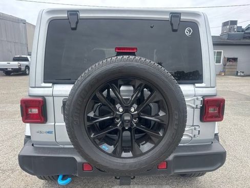 Used 2023 Jeep Wrangler Unlimited Sahara w/ Cold Weather Group AWD/4WD image 6