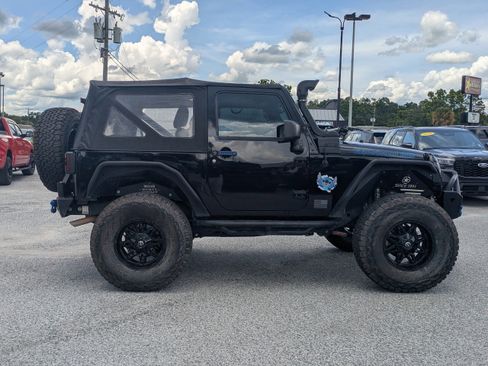 Used 2018 Jeep Wrangler Sport AWD/4WD image 3