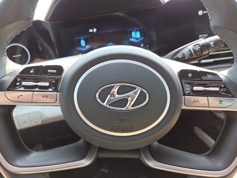 Used 2022 Hyundai Elantra Limited w/ Cargo Package FWD image 33