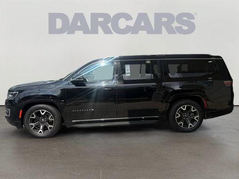 Used 2024 Jeep Wagoneer L Series III w/ Flexible Seating Group AWD/4WD image 4