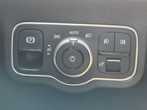 Used 2021 Mercedes-Benz GLA 250 image 21