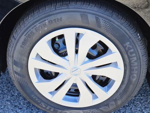 New 2025 Nissan Versa S w/ Trunk Package FWD image 10