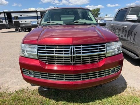 Used 2014 Lincoln Navigator 4WD image 2