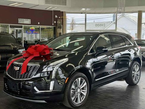 Used 2025 Cadillac XT5 Premium Luxury w/ LPO, Floor Liner Package AWD/4WD image 2