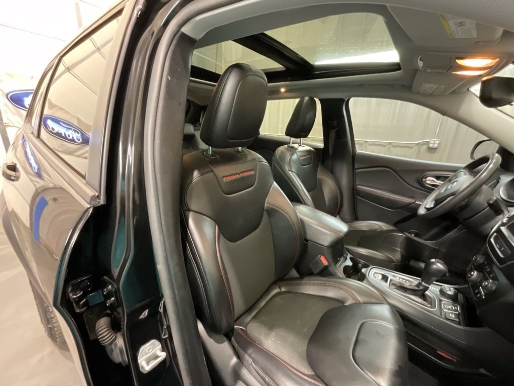 Used 2022 Jeep Cherokee Trailhawk w/ Sun, Sound & Nav Group AWD/4WD image 14