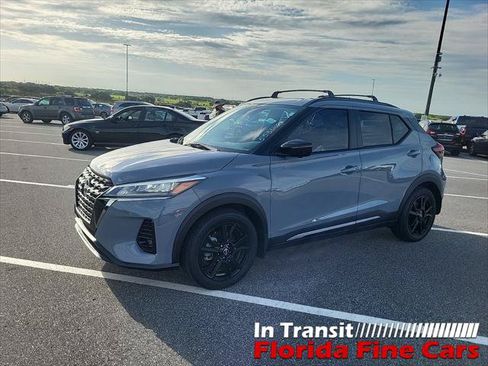 Used 2023 Nissan Kicks SR w/ SR Premium Package FWD image 2