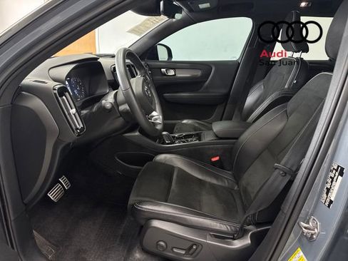 Used 2022 Volvo XC40 T4 R-Design w/ Advanced Package image 29