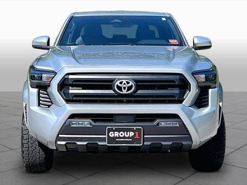 Certified 2025 Toyota Tacoma SR5 AWD/4WD image 4