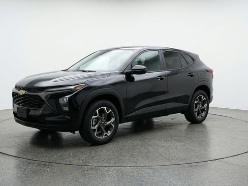 Used 2025 Chevrolet Trax LT FWD image 3