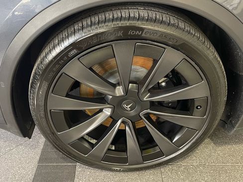 Used 2022 Tesla Model X image 21