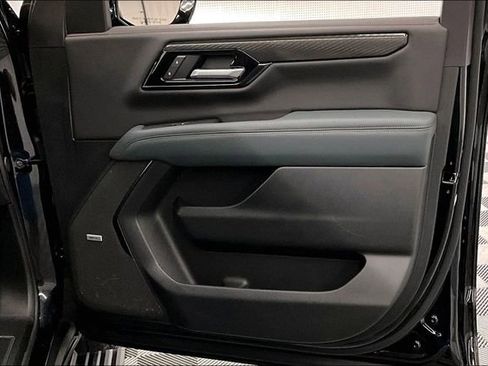 Used 2025 GMC Yukon XL AT4 w/ AT4 Premium Plus Package image 22