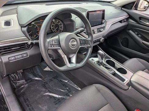 Used 2023 Nissan Altima 2.5 SV image 10
