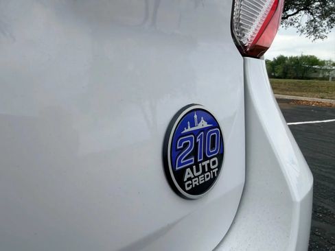 Used 2021 Ford Explorer XLT w/ Equipment Group 202A RWD image 30