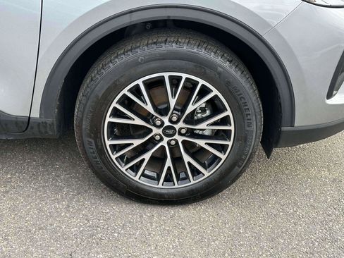 Used 2023 Ford Escape SE image 6