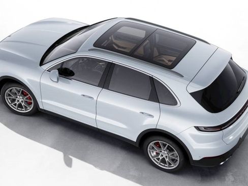 Certified 2024 Porsche Cayenne S image 4
