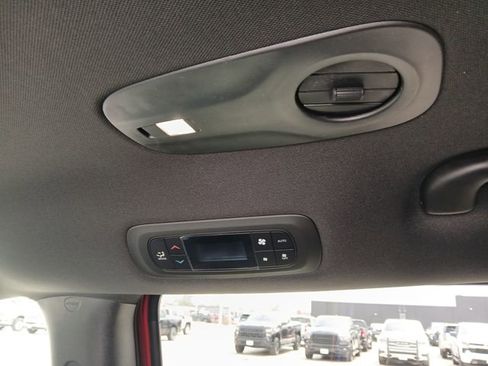New 2026 Chrysler Pacifica Select AWD/4WD image 17