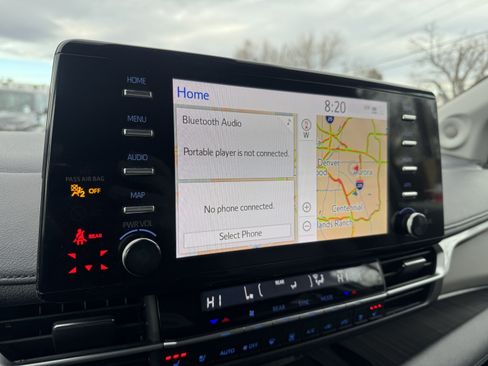 Used 2023 Toyota Sienna Limited image 26