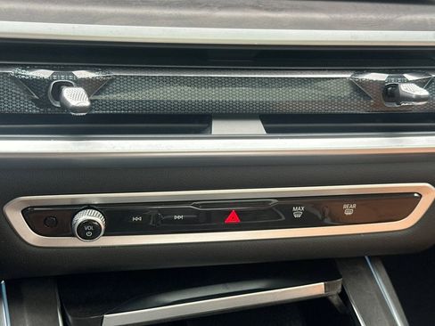 Certified 2025 BMW X7 xDrive40i w/ M Sport Package image 27