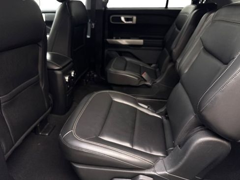 Used 2022 Ford Explorer XLT w/ Equipment Group 202A AWD/4WD image 34