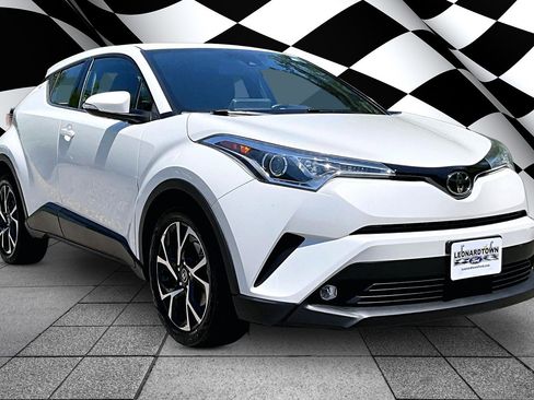 Used 2019 Toyota C-HR Limited FWD image 11
