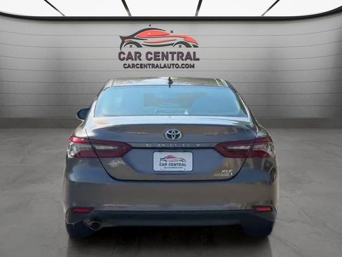 Used 2021 Toyota Camry XLE FWD image 4