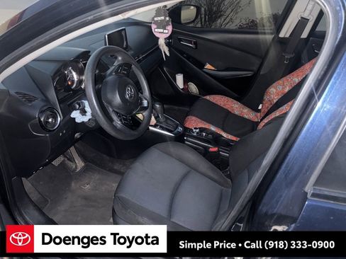 Used 2017 Toyota Yaris iA image 12