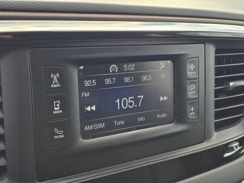 Used 2017 Chrysler Pacifica Touring image 26